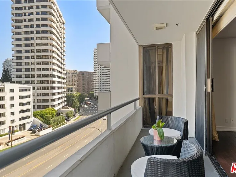 10660 Wilshire Blvd #705 — Photo 25