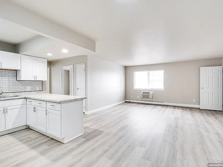 Stonecreek Apartments — Photo 45