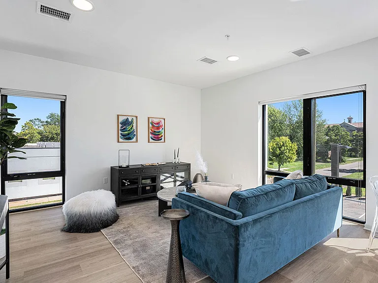 7410 Kercheval Ave #201 — Photo 10