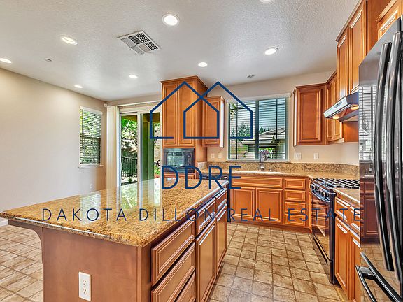 3rd image of 1393 Range Ct
