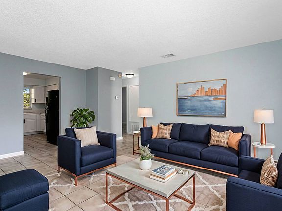 3rd image of 3201 Pershing St #3215