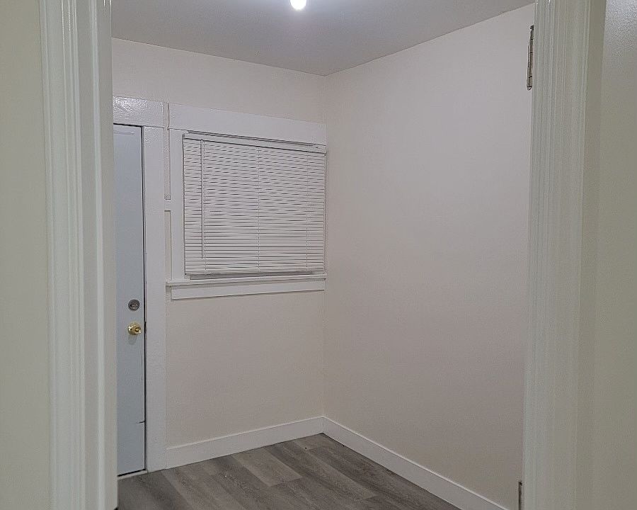 1st image of 1589 Linden Ave #436