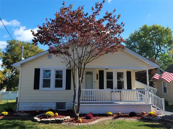 527 Park Dr, Bethalto, IL 62010