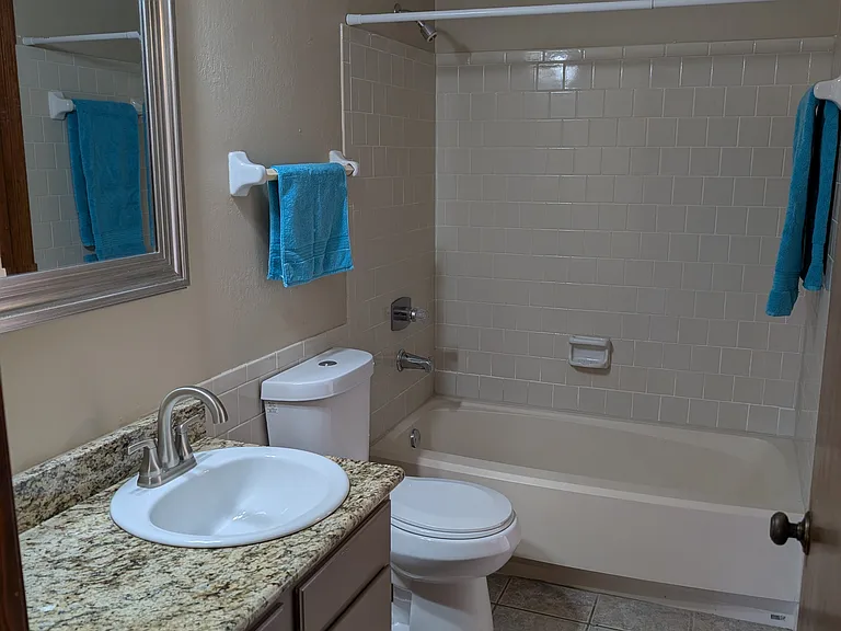 2nd Full Bath. Door to 2nd Bedroom without going thru the hallway. Also access from hallway for guests.