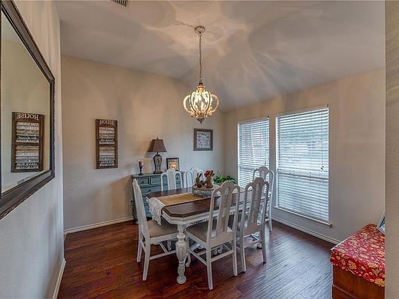 3rd image of 106 Londonderry Ln