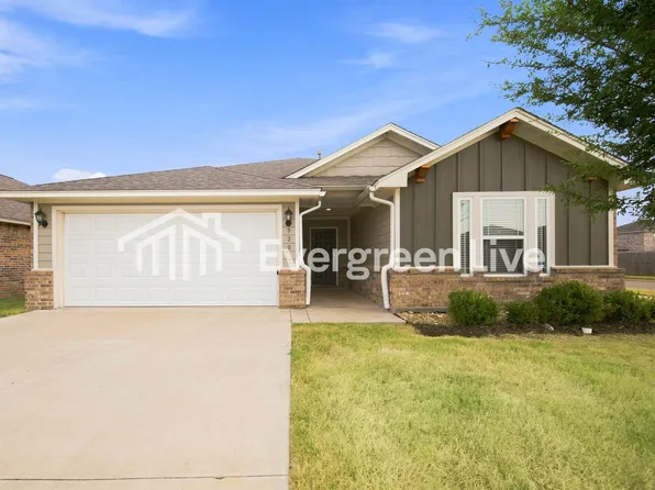 920 NW 3rd St, Newcastle, OK 73065