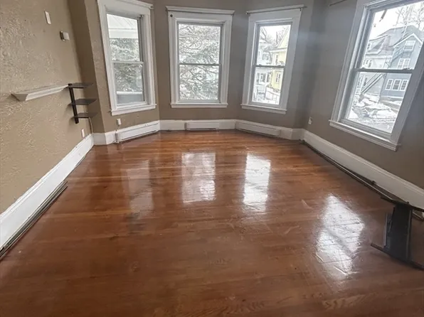 172 Glenway St Floor 2, Dorchester, MA 02121