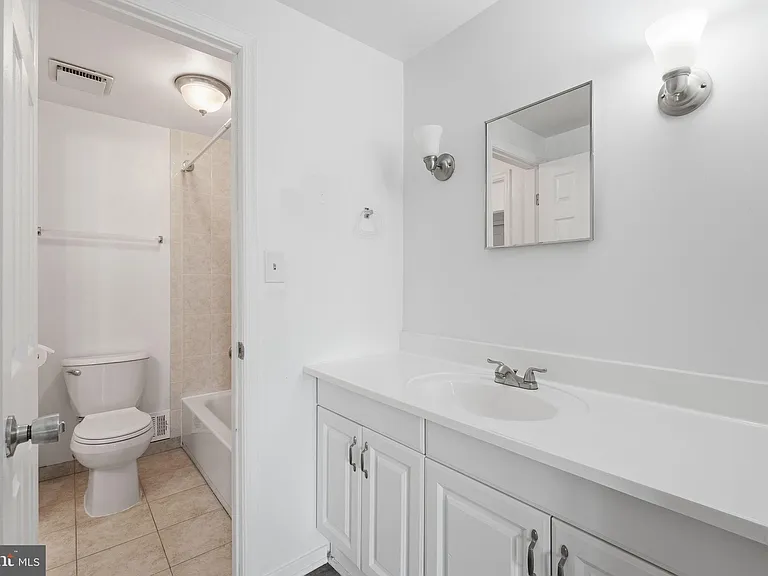 975 S Taylor St — Photo 17