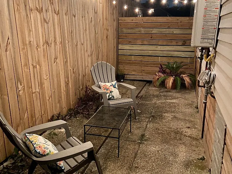 Private outdoor side yard