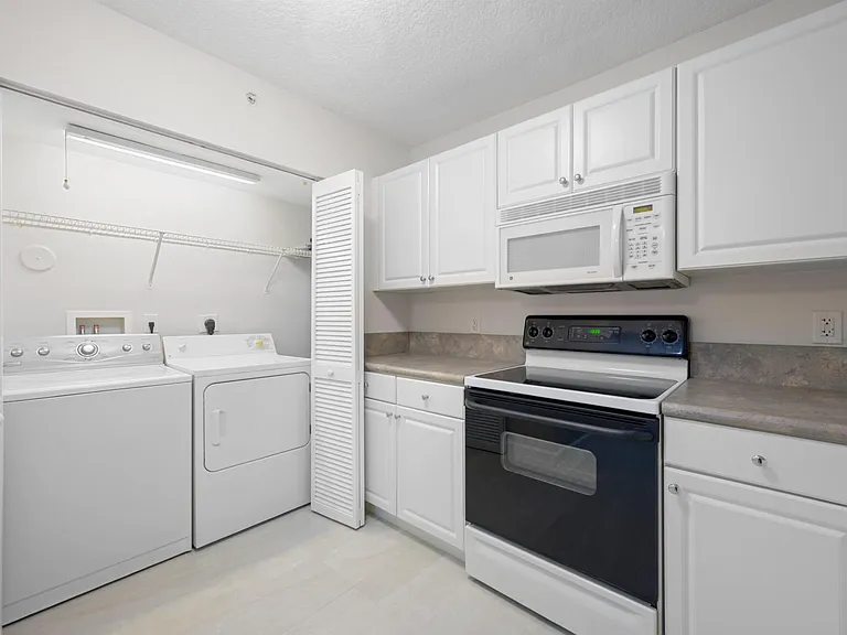619 E Sheridan St #106 — Photo 7