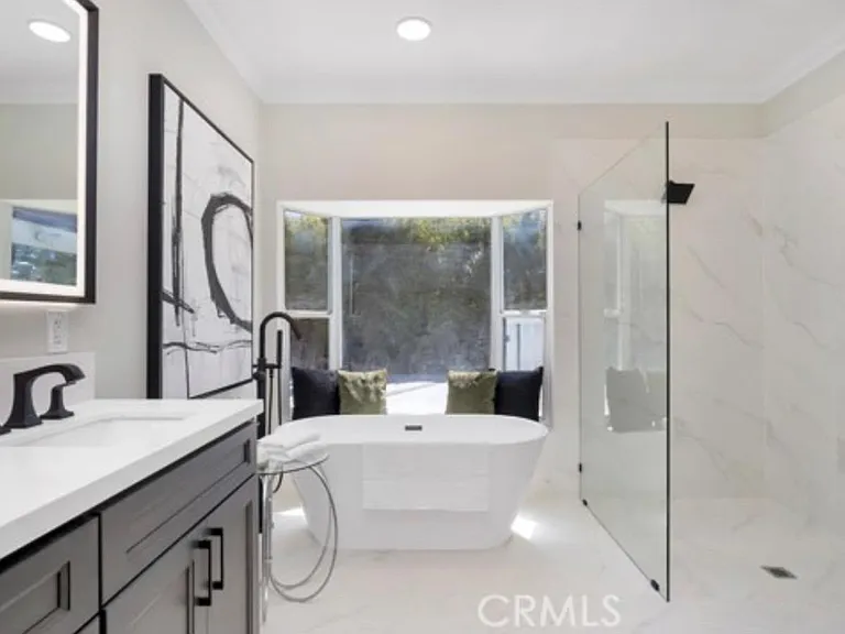 12535 Kling St — Photo 14