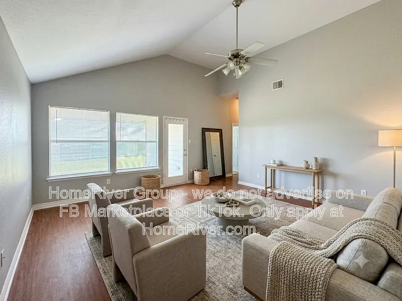 3 bed, 2.0 bath, 1626 sqft, $1,745 — Photo 1