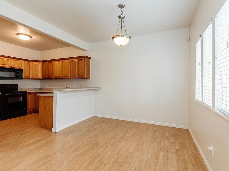 484 W 1490 N #102 — Photo 6