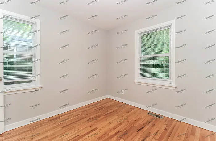 230 S Marguerite Ave — Photo 10