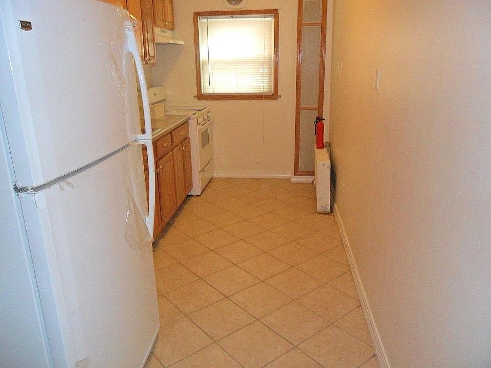 2nd image of 2762 Barnes Ave