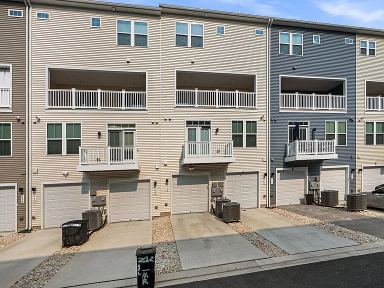 212 Matisse Pl — Photo 24