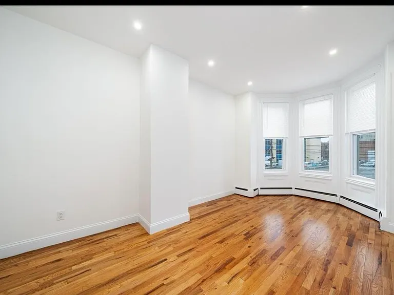 28 Jones St — Photo 14