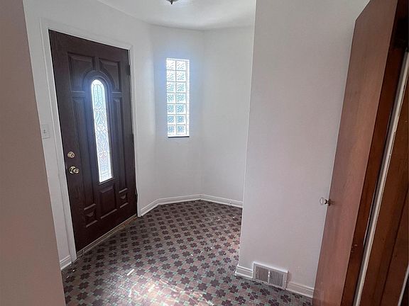 3rd image of 4331 Balfour Rd
