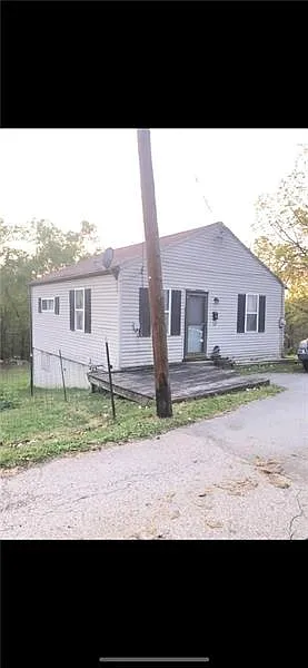 1072 Ewing St photo 1