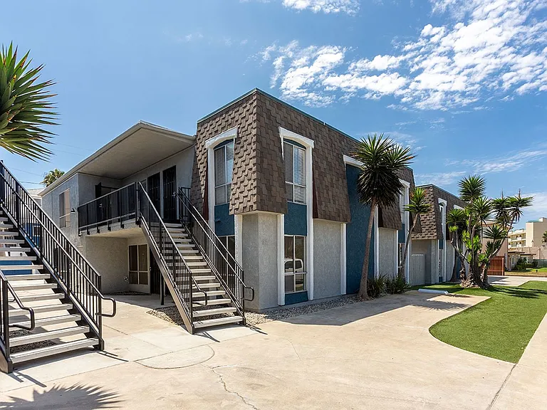 Pier View Apartments — Photo 3