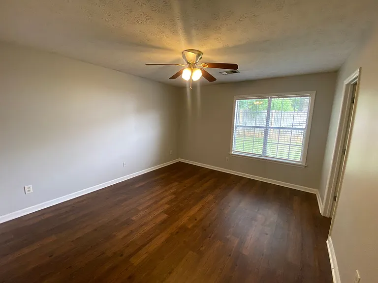 137 Halal Ct — Photo 7