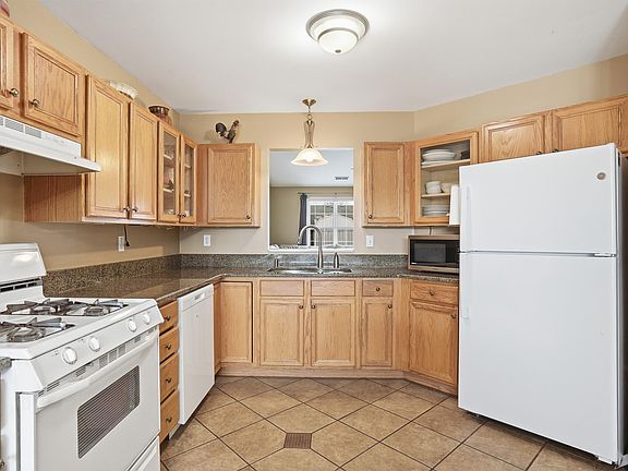4th image of 2952 Freedom Cir