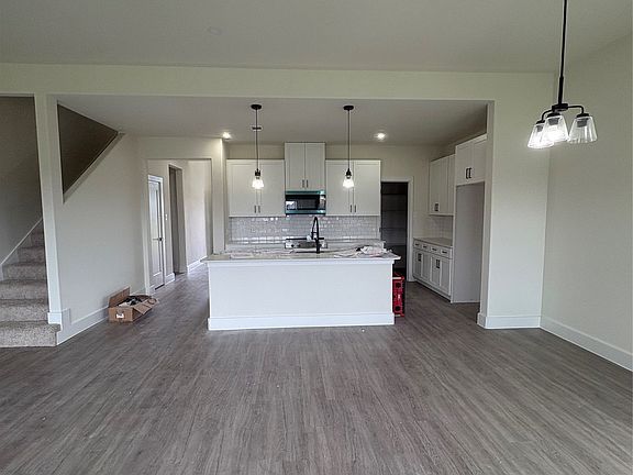 4th image of 205 Reliance Rd