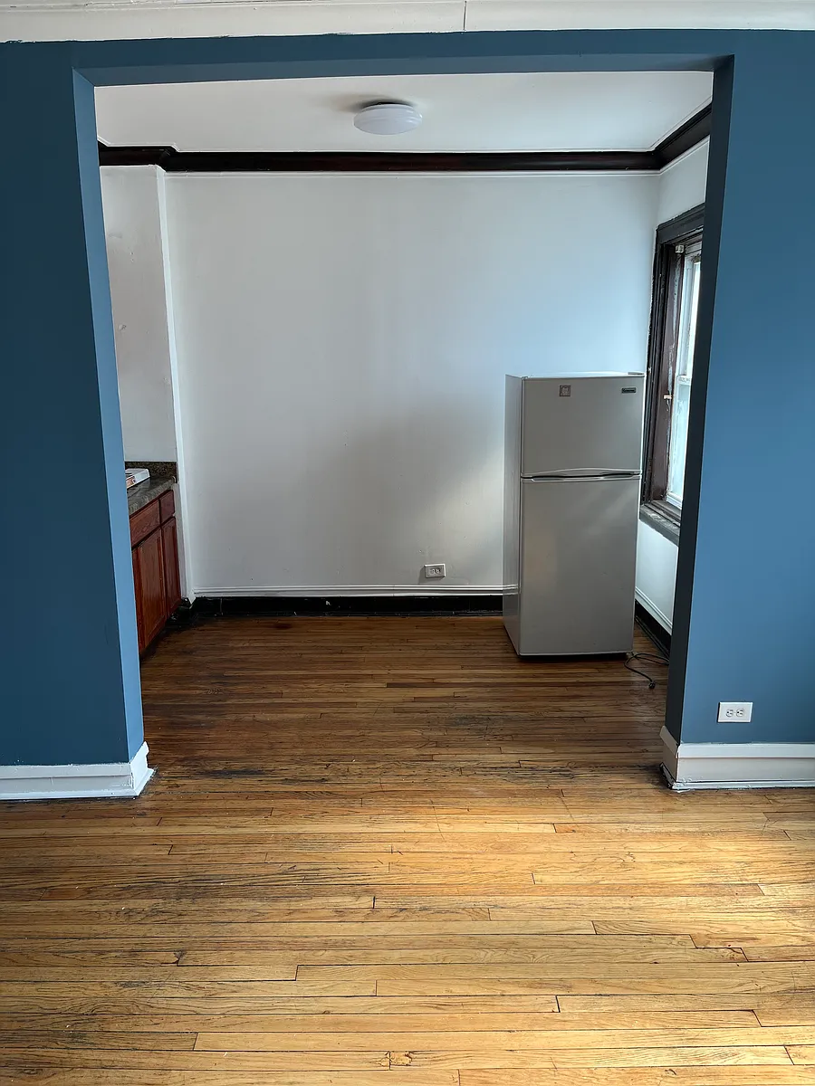 Kitchen - 7223 S Kimbark Ave #301