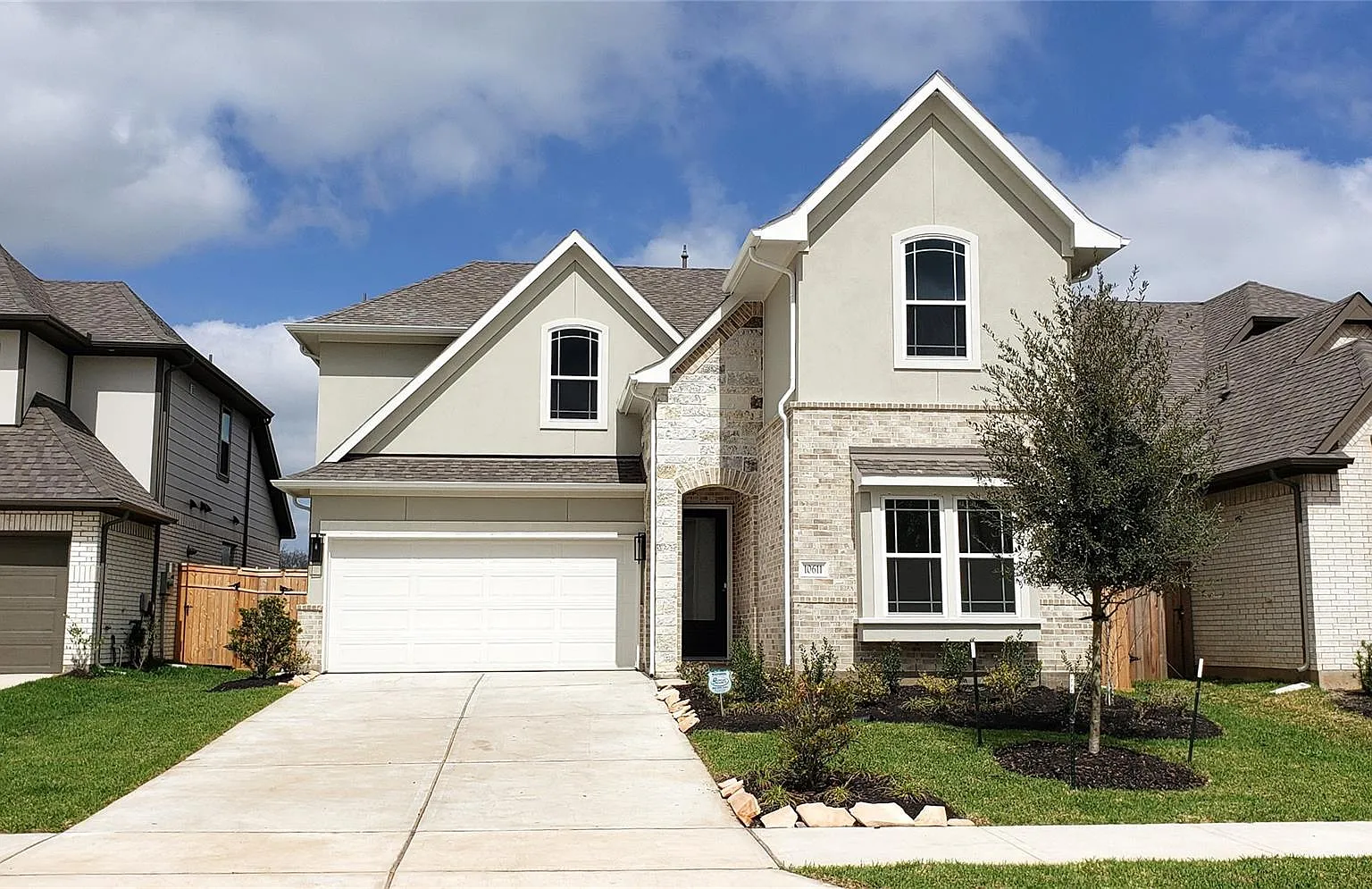 5 bed, 4.0 bath, 2650 sqft, $3,200 — Photo 1