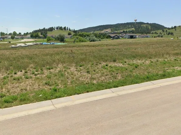 828 Petros Dr, Rapid City, SD 57701