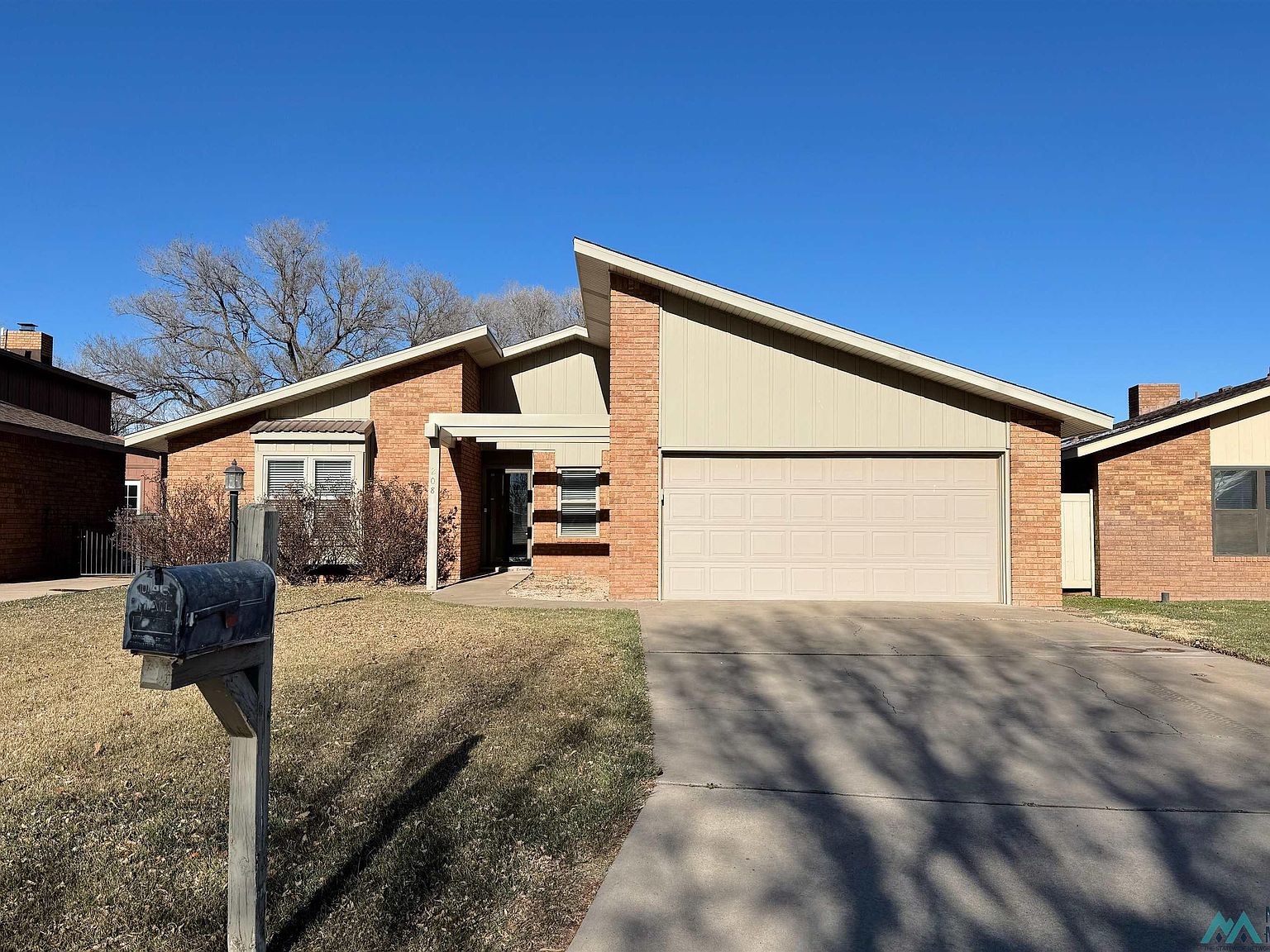 208 Lakeview Ter