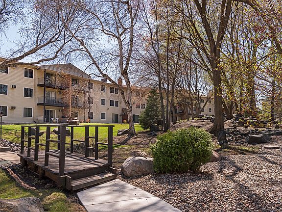 Nice landscaping all around.