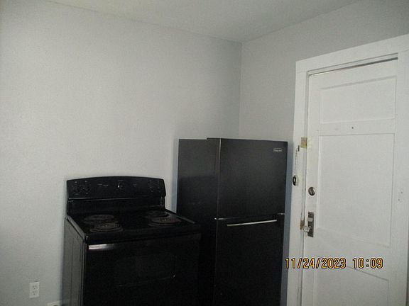 Frigerator and stove included