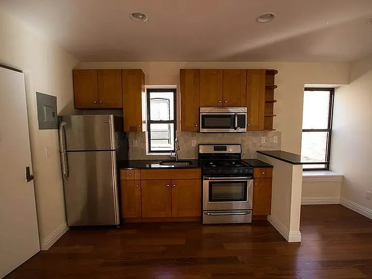 2 Manhattan Ave #10 — Photo 2