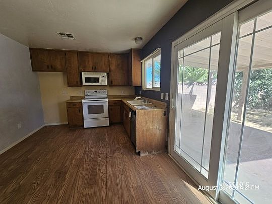 4th image of 13603 Elm St