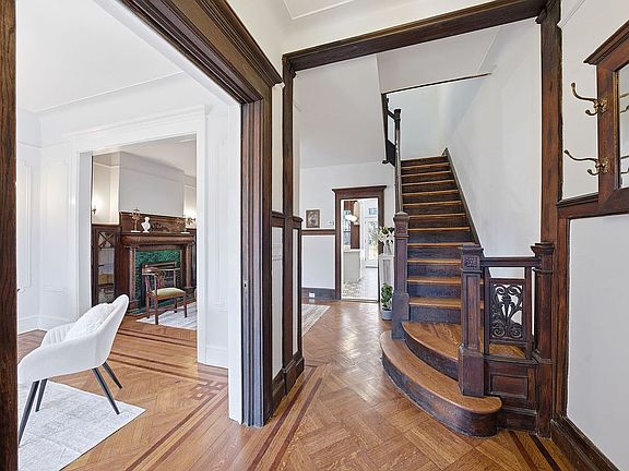 2nd image of 195 Rutland Rd #Townhouse