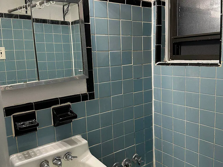 311 E 90th St #3D — Photo 3