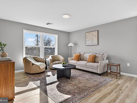 4th image of 1721 Pioneer Rd