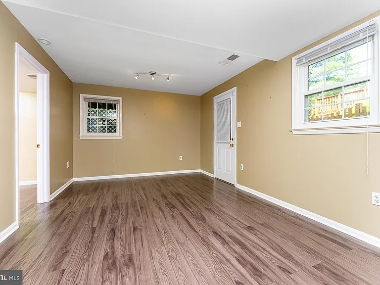 8415 Hollis Ln — Photo 20