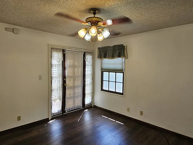 504 E Dalton Ave — Photo 12
