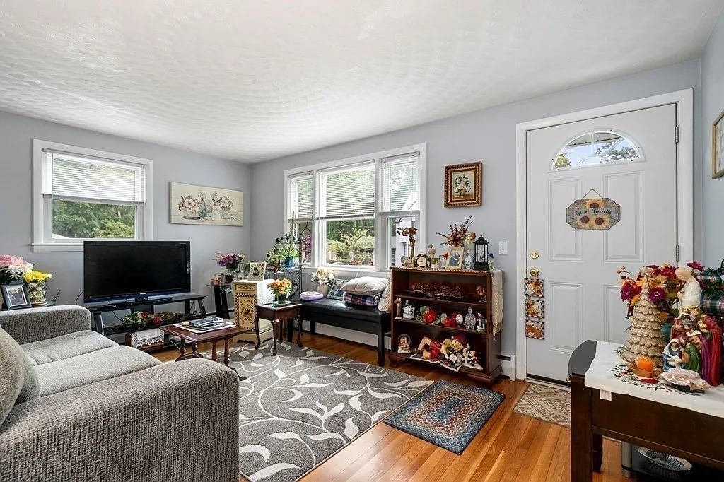 2 bed, 900 sqft, $2,400 — Photo 4