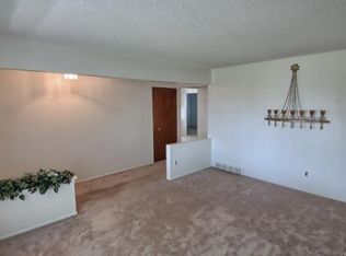 30043 Blossom Ln, Warren, MI 48088