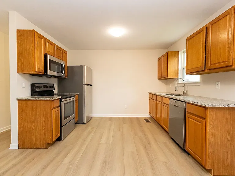 2517 Chamberlain Ave — Photo 5
