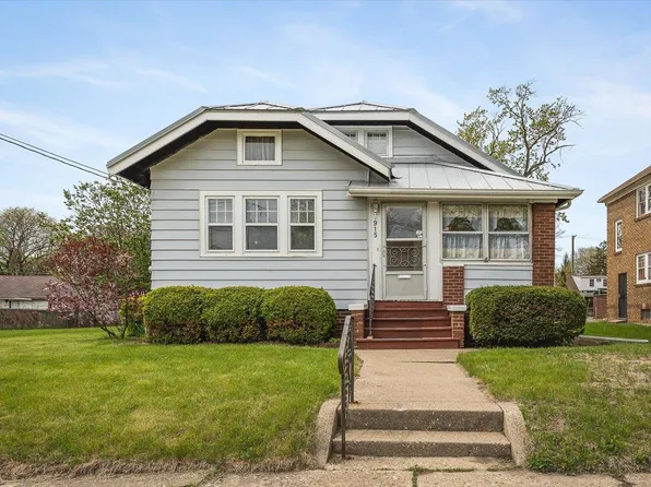 915 15th St, Rockford, IL 61104