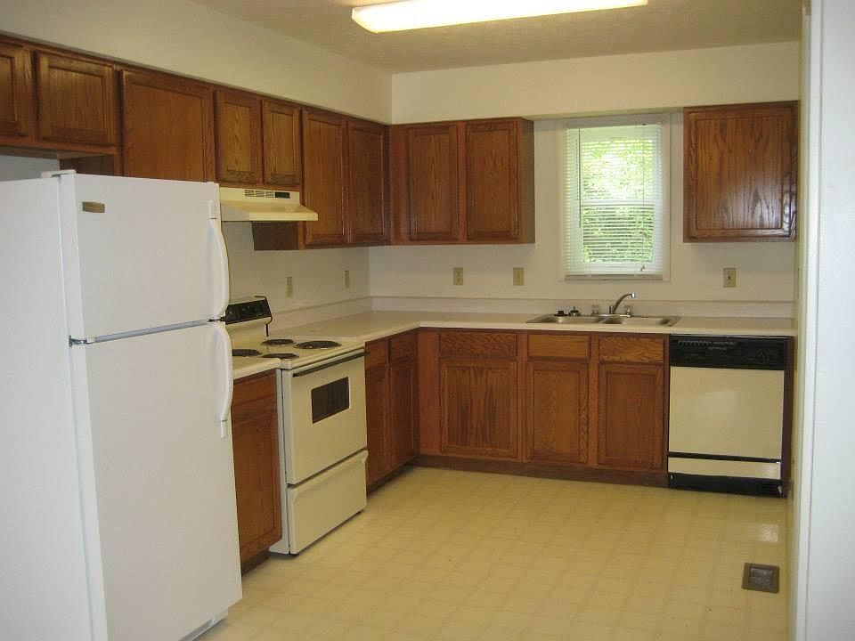 2nd image of 1136 W 17th St