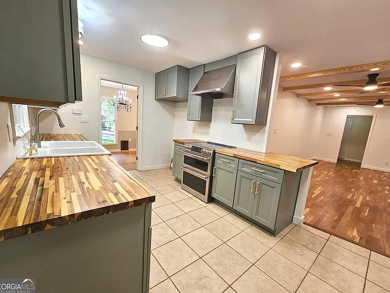 615 Kings Rd — Photo 17