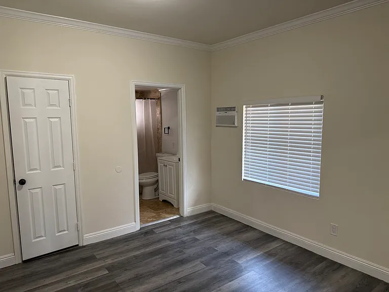 1026 E 42nd St #1026 — Photo 6