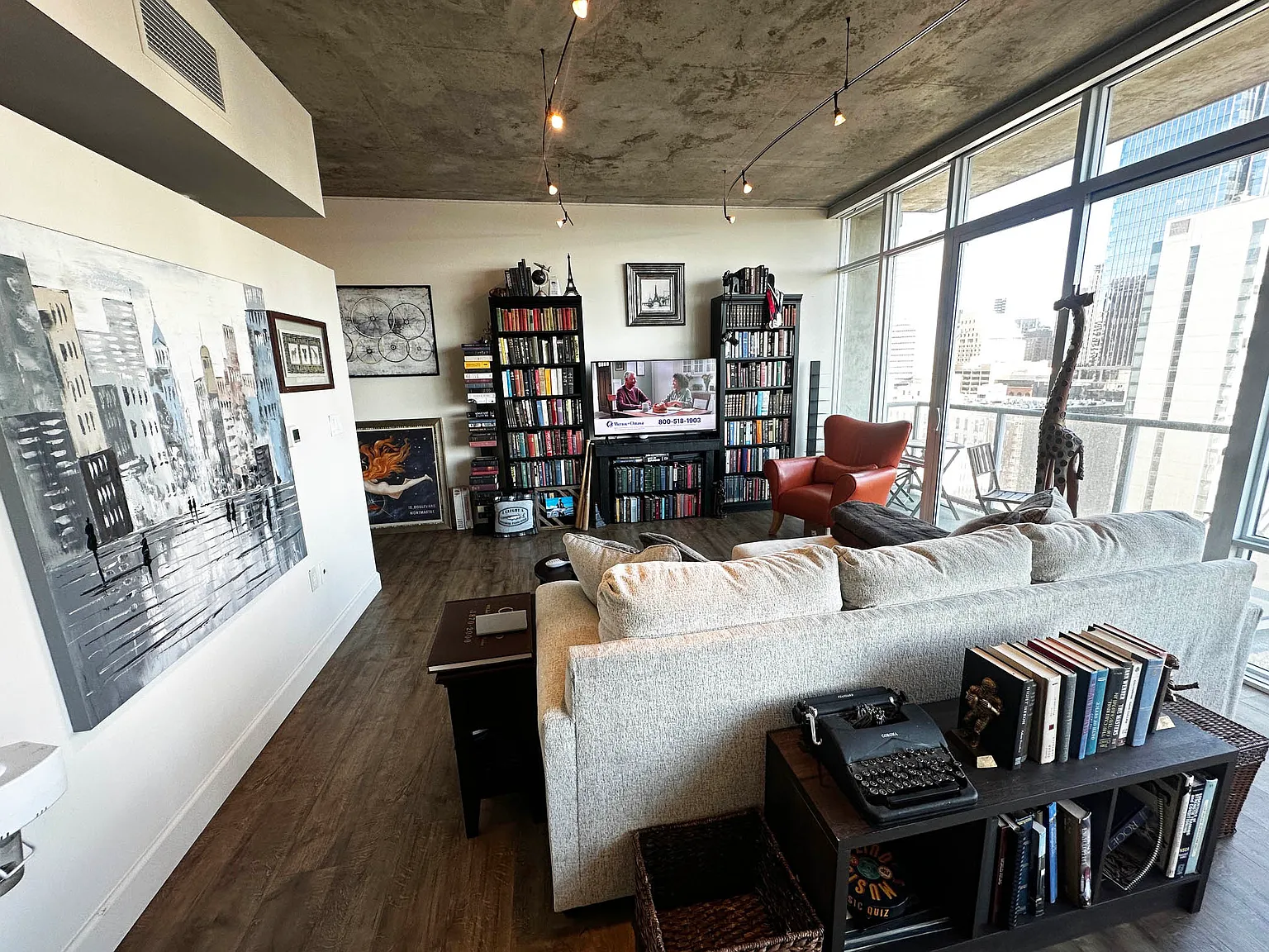 1 bed, 926 sqft, $2,750 — Photo 4