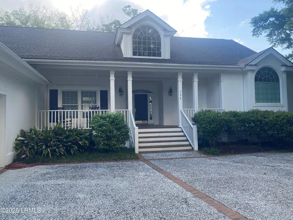 733 Island Circle E, St. Helena Island, SC 29920