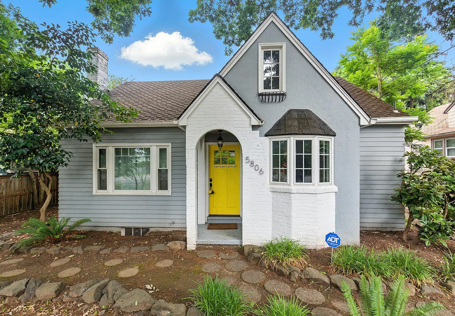 5806 Northeast 60th Avenue — Photo 3